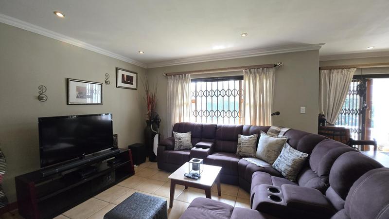 2 Bedroom Property for Sale in Gateway Manor North West